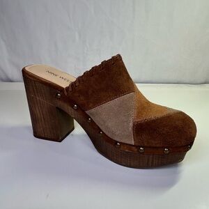Nine West Peaced4 Brown Tan Suede Patchwork Hippie Boho Studded Clogs. Size 8.